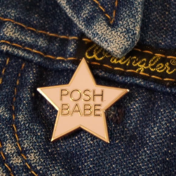 POSH BABE PIN 1” ROSE GOLD LIMITED EDITION ART NWT - Picture 3 of 8